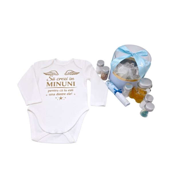 Set pentru băița de a doua zi după botez + body personalizat băiețel
